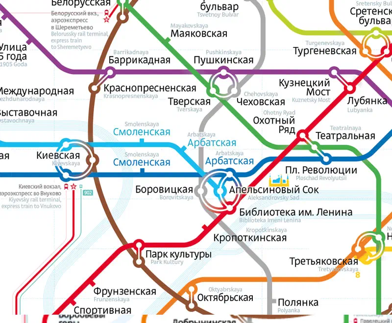 Изображение показывает карту Московской Метросистемы с различными цветными линиями и текстом, указывающим различные маршруты системы метро.