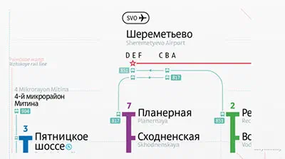 Карта показывает карту московской системы метро с картой маршрута железнодорожной станции в центре.