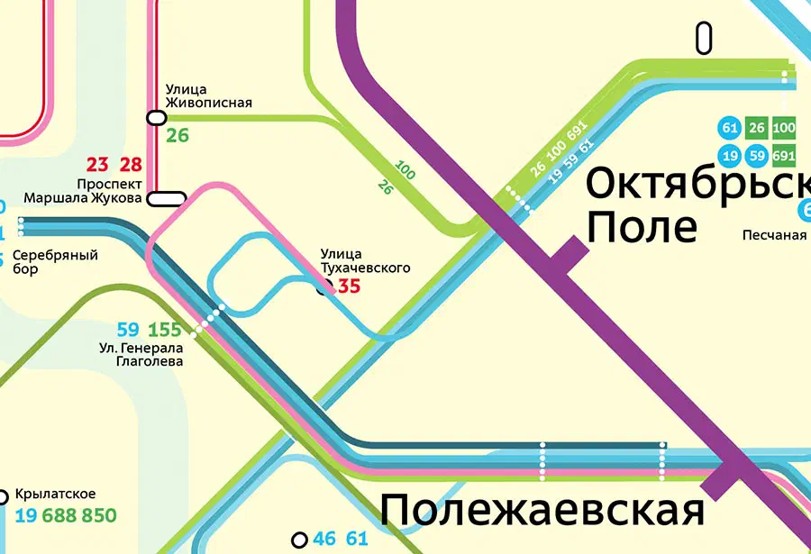 Карта показывает карту Московской Метросистемы с картой маршрута железнодорожной станции в центре, заполненной красочными линиями и цифрами, указывающими различные остановки и маршруты метросистемы.