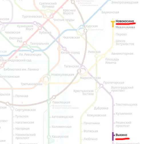 Карта показывает карту московской системы метро с красной стрелкой, указывающей на расположение железнодорожной станции. Карта заполнена различными цветными линиями и текстом, указывающим на различные остановки и маршруты системы метро.