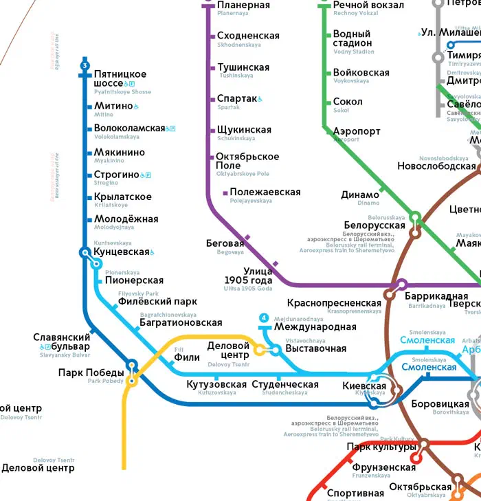 Изображение показывает карту Московской Метросистемы с различными цветными линиями и текстом, указывающим различные маршруты системы метро.